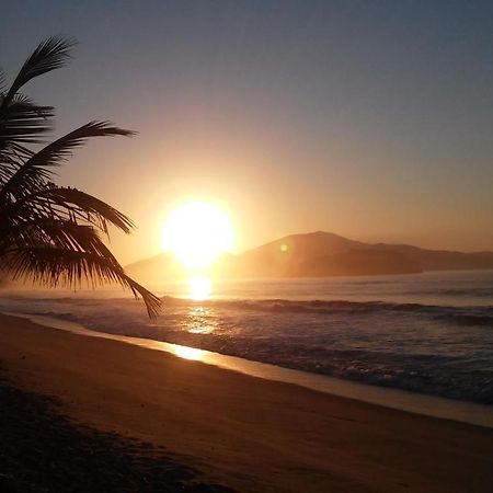 Chale No Condominio Verde Mar Na Praia Da Cocanha Карагуататуба Екстер'єр фото